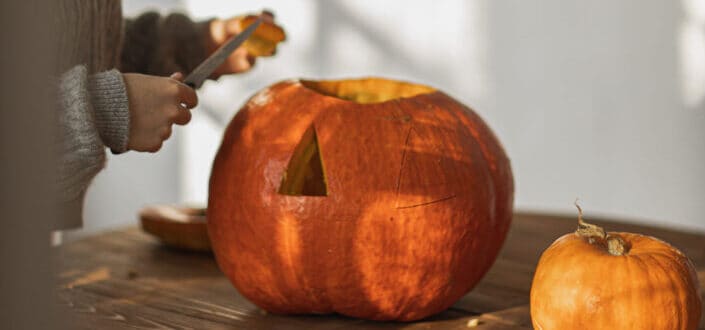Play scary background music.