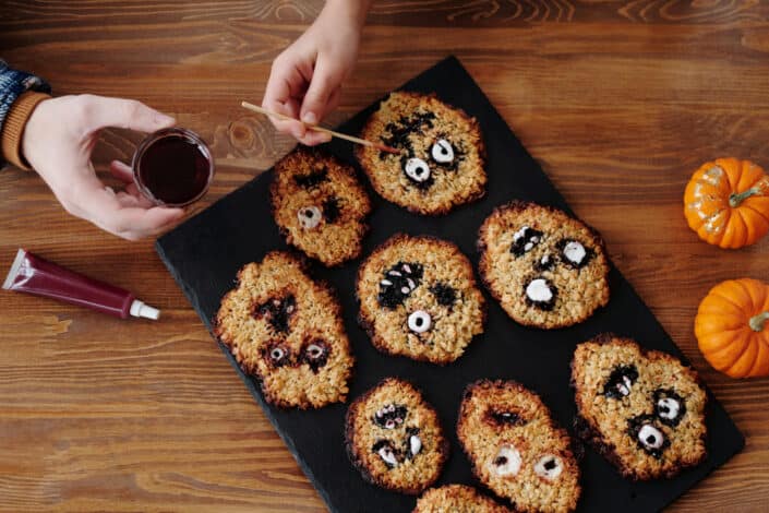 Painting cookies for halloween